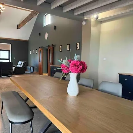 Moig - 8 Double Bedroom Barn Conversion Limerick Junction