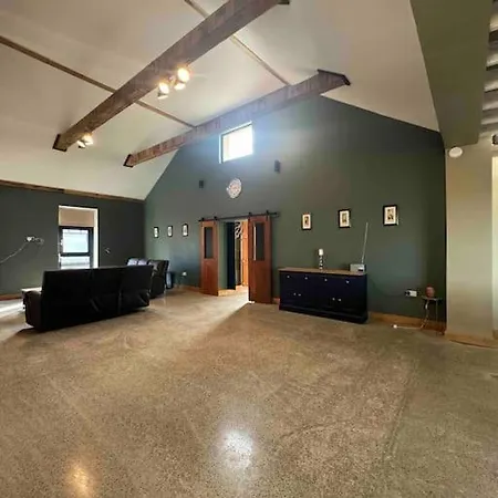 Moig - 8 Double Bedroom Barn Conversion
