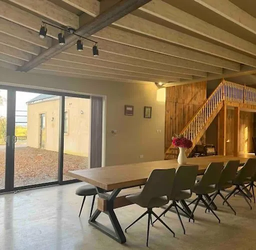 Moig - 7 Bedroom - 13 Bed - Sleeps 20 Barn Conversion Лимерик