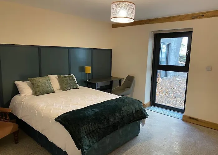 Moig - 7 Bedroom - 13 Bed - Sleeps 20 Barn Conversion *