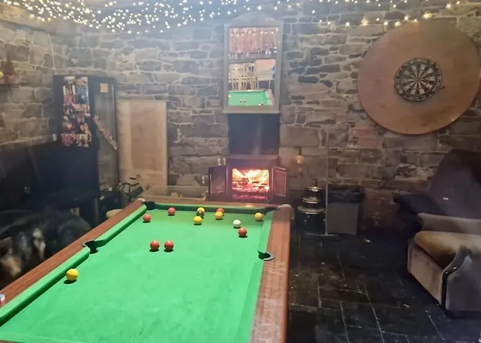 Moig - 7 Bedroom - 13 Bed - Sleeps 20 Barn Conversion בית נופש