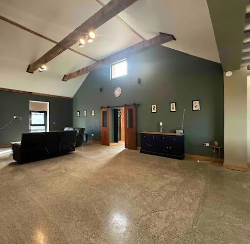 Moig - 8 Double Bedroom Barn Conversion