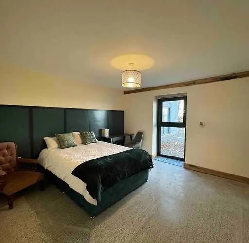 Moig - 8 Double Bedroom Barn Conversion