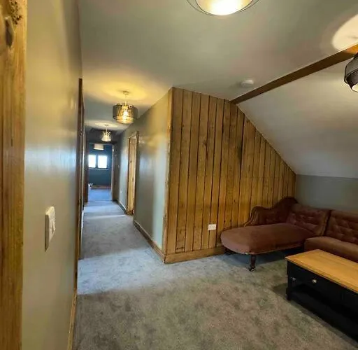 Дом отдыха Moig - 7 Bedroom - 13 Bed - Sleeps 20 Barn Conversion *