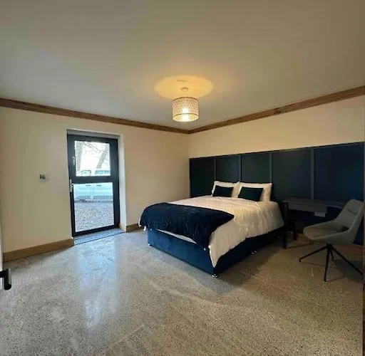 Moig - 7 Bedroom - 13 Bed - Sleeps 20 Barn Conversion Лимерик