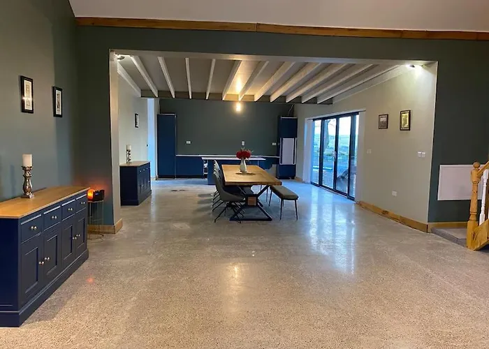 Moig - 7 Bedroom - 13 Bed - Sleeps 20 Barn Conversion Дом отдыха